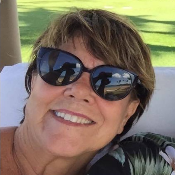 Meet your Posher, Janet - Picture 3 of 3